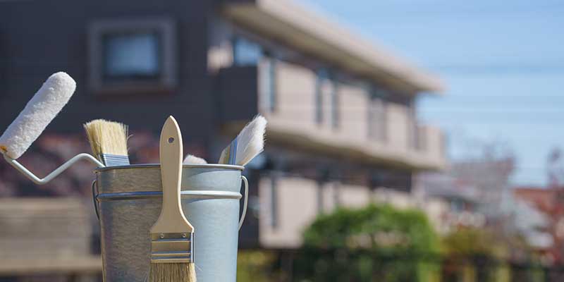 The Top 8 Signs It’s Time to Repaint Your House’s Exterior